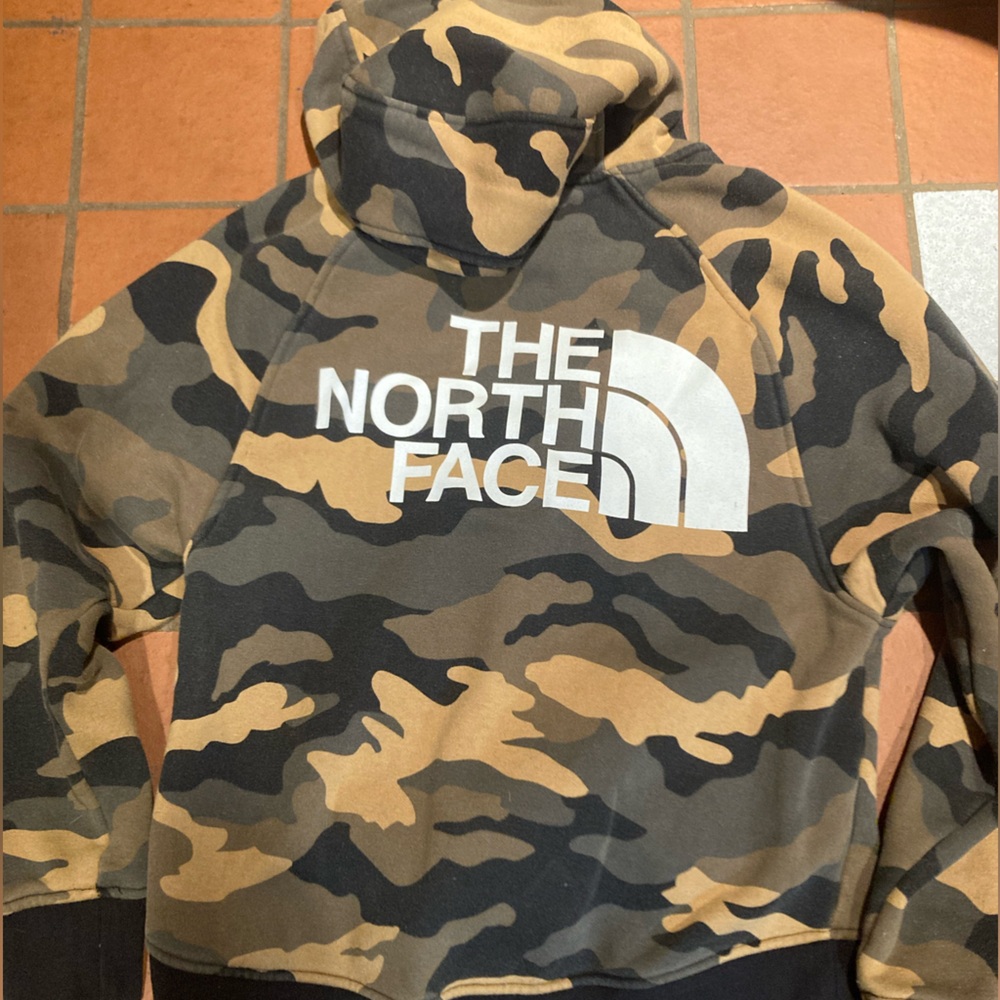 NORTH FACE WOMENS CAMO HOODIE XS